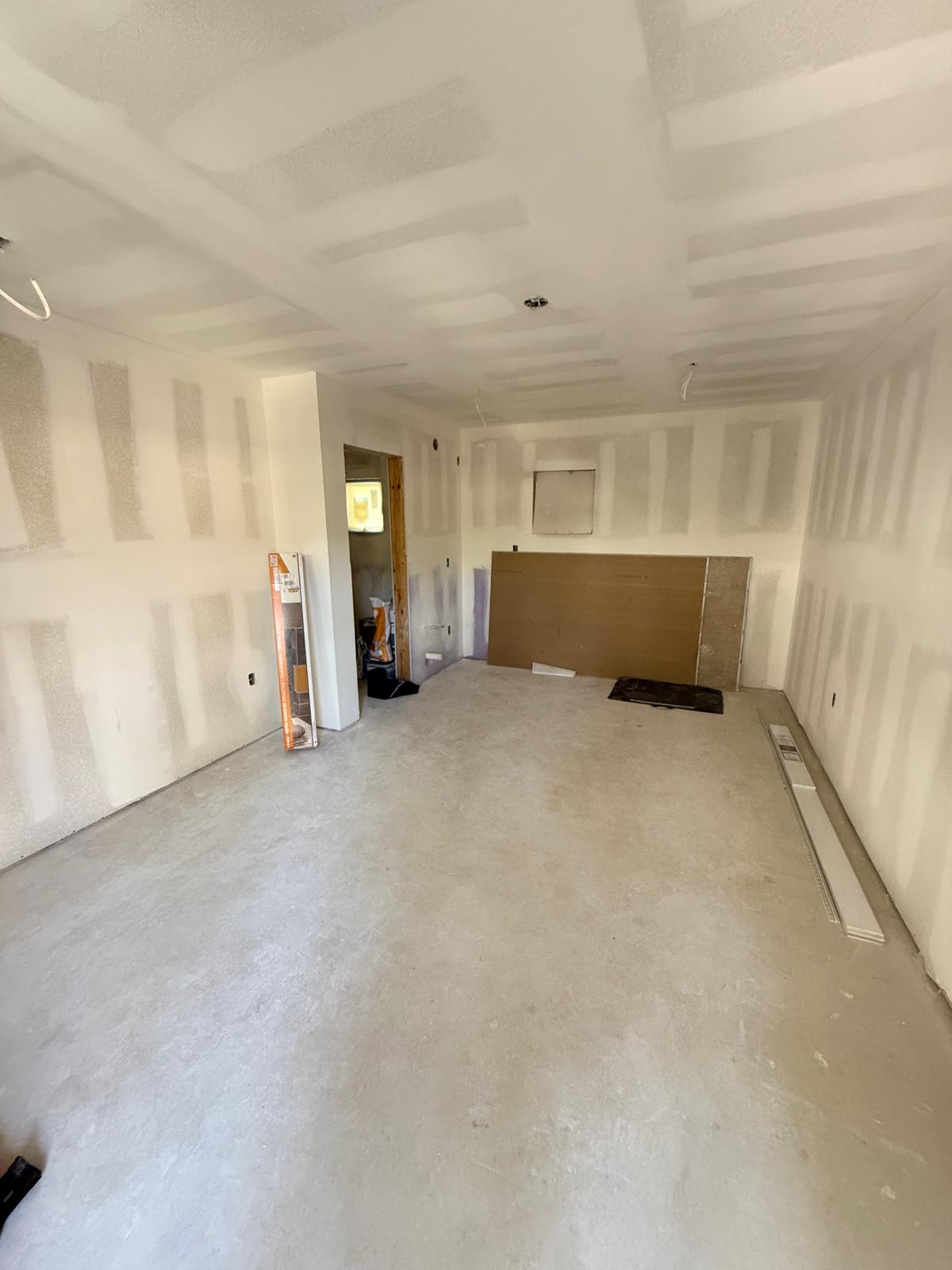 Living room mudding and primer preparation